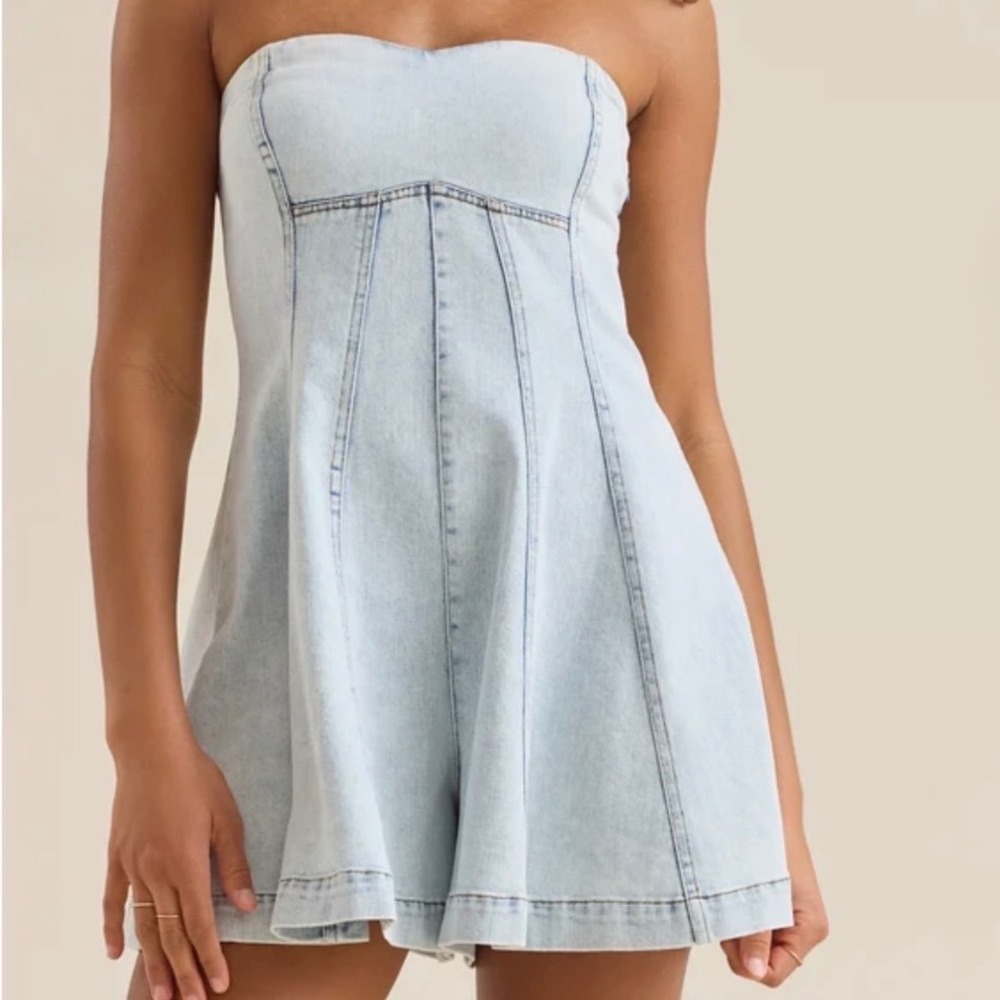 Altar'd State Strapless Denim Romper Light Wash XS NEW Fits Like A Small